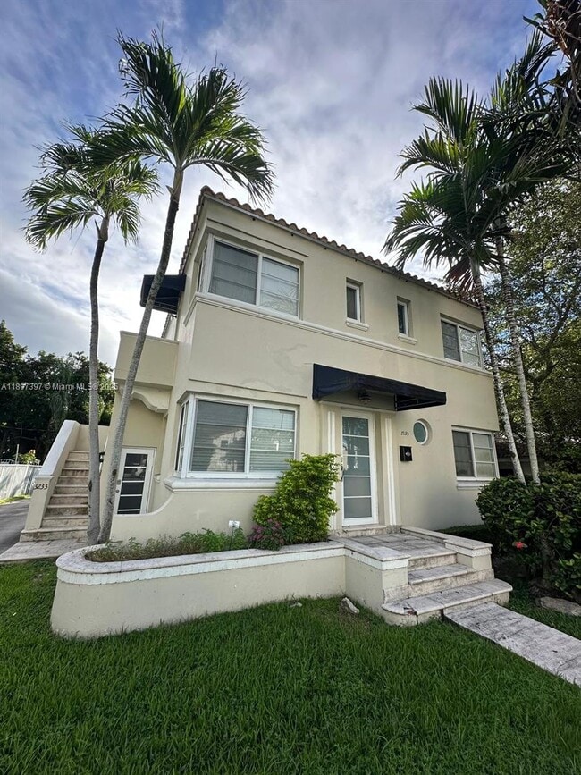 3235 S Le Jeune Rd in Miami, FL - Building Photo - Building Photo