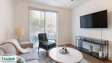 7373 Valley View Ln, Unit 1033 in Dallas, TX - Foto de edificio - Building Photo