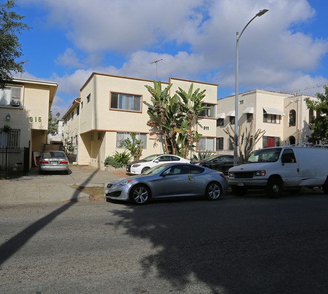 911 S Berendo St in Los Angeles, CA - Foto de edificio - Building Photo