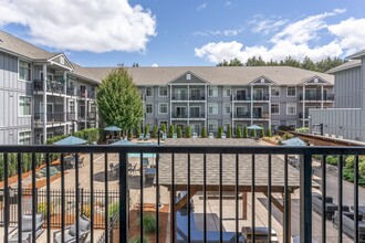 Chase Courtyard in Eugene, OR - Foto de edificio - Building Photo