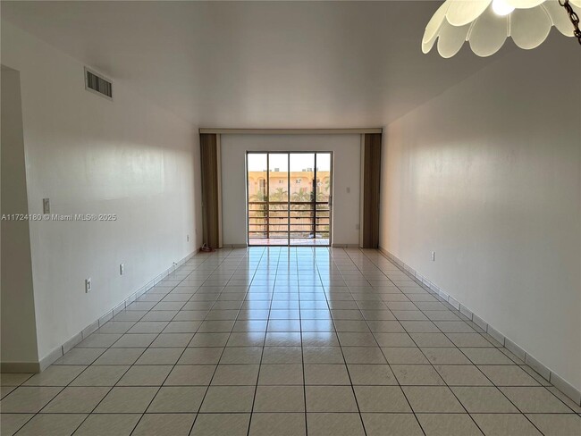 4670 W 13th Ln in Hialeah, FL - Building Photo - Building Photo