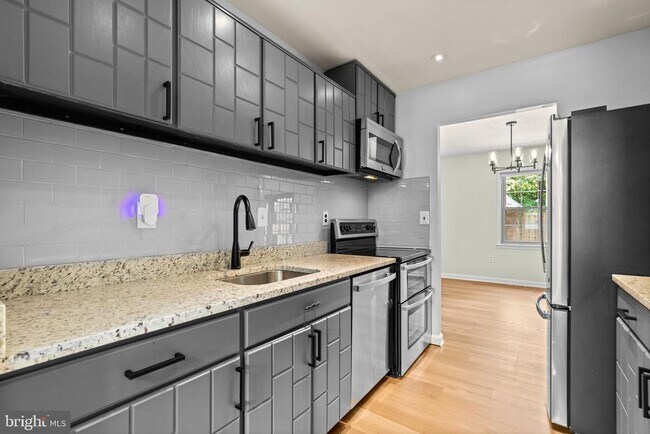 16 Cornerwood Ct in Gaithersburg, MD - Building Photo - Building Photo
