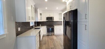 22509 Clarendon St in Los Angeles, CA - Building Photo - Building Photo
