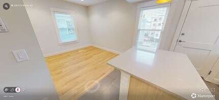 208 Banks St, Unit 3 in Cambridge, MA - Foto de edificio - Building Photo