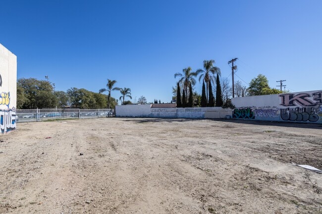 8750 N Sepulveda Blvd