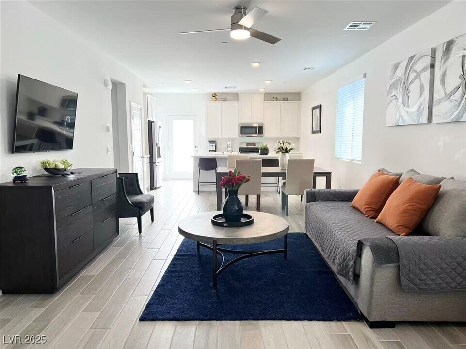 3713 Neblina Dr in Henderson, NV - Building Photo
