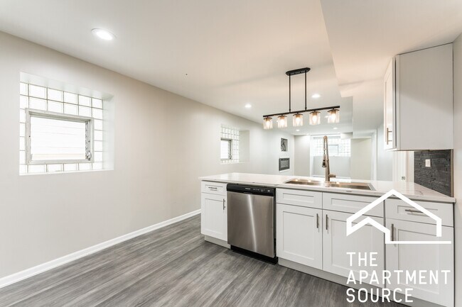 2853 W Dickens Ave, Unit 2 in Chicago, IL - Foto de edificio - Building Photo