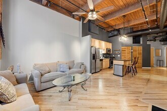 1500 W Monroe St, Unit 124 in Chicago, IL - Building Photo - Building Photo