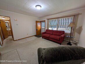 810 Gino Merli Dr in Blakely, PA - Building Photo - Building Photo