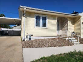 506 Kimball Ave in Waterloo, IA - Building Photo