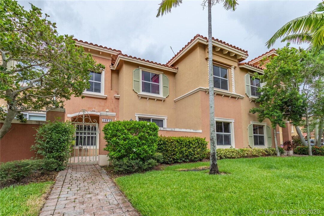 14318 SW 10th St-Unit -2409 in Pembroke Pines, FL - Building Photo