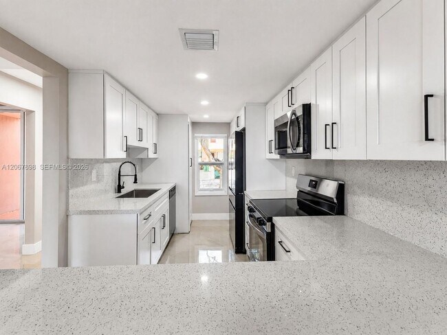 14124 Kendale Lakes Cir