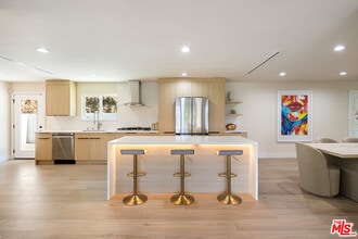 9425 Gierson Ave in Los Angeles, CA - Building Photo - Building Photo