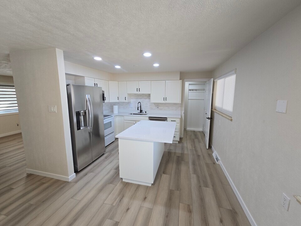 3201 W Radcliff Ave in Englewood, CO - Building Photo