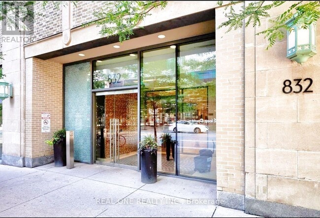 832-1832 Bay St. in Toronto, ON - Building Photo - Building Photo