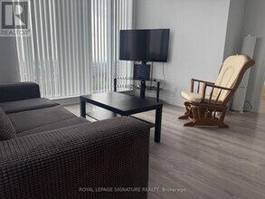 9618 Yonge St in Richmond Hill, ON - Building Photo - Building Photo