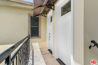 4409 Portico Pl-Unit -Unit B in Los Angeles, CA - Building Photo - Building Photo