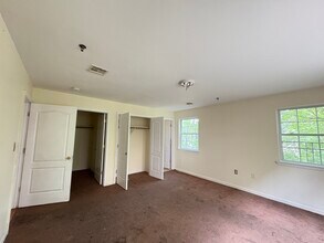 324-326 Clinton Ave, Unit 2 in Newark, NJ - Building Photo - Building Photo