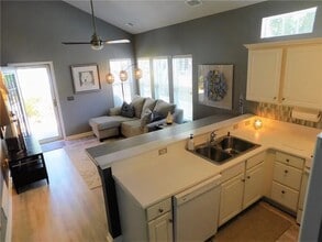 351 Pinehurst Way in Canton, GA - Foto de edificio - Building Photo