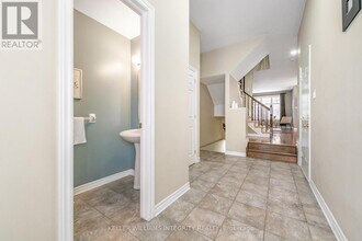 73 Hatchley Rd in Ottawa, ON - Building Photo - Building Photo