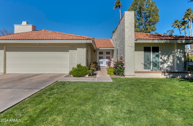 property at 7812 E Oakshore Dr