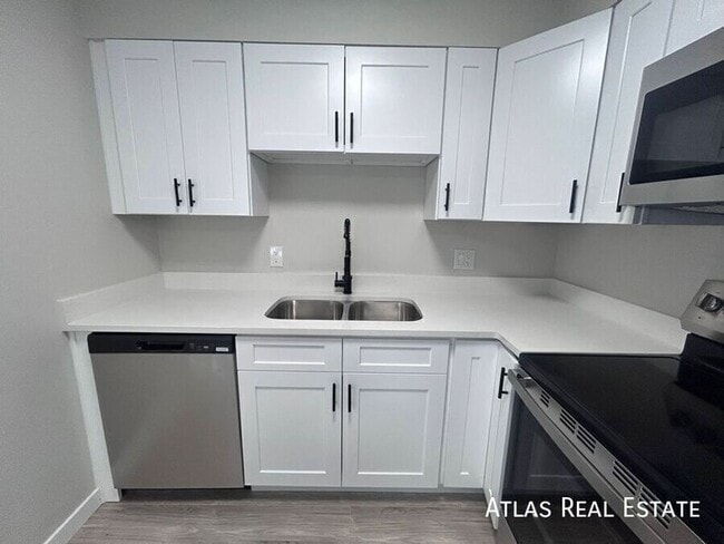 551 S Fairfax St in Glendale, CO - Building Photo - Building Photo