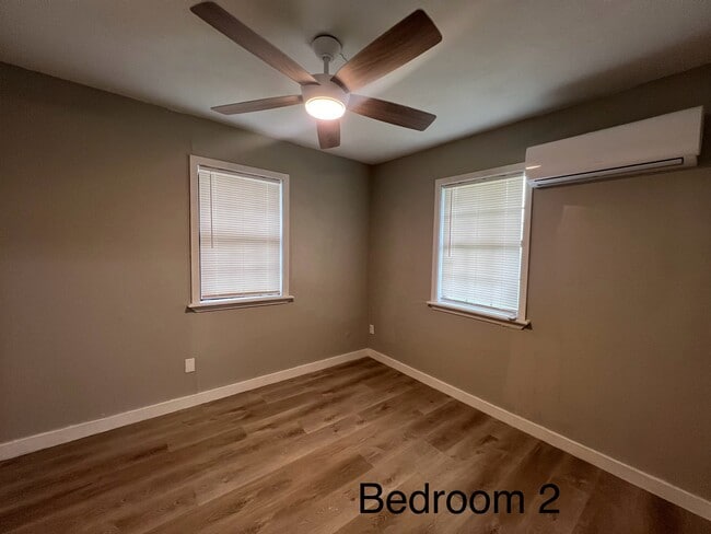 241 Orange St in Mathis, TX - Building Photo - Building Photo