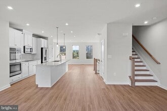 1043 Venifena Terrace SE in Leesburg, VA - Building Photo - Building Photo