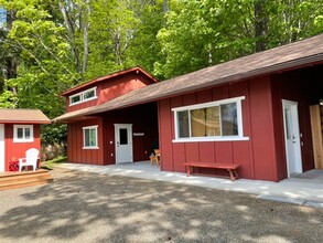 12607 SW Bachelor Rd in Vashon, WA - Building Photo - Building Photo