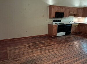 129 2nd Ave NE, Unit B in Independence, IA - Foto de edificio - Building Photo