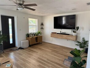 4569 32nd Ave N in St. Petersburg, FL - Building Photo - Building Photo