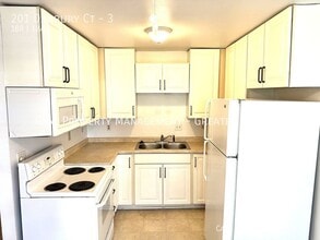 201 Danbury Ct in Deforest, WI - Building Photo - Building Photo