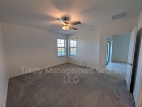 10754 Gable Dig Lp in San Antonio, FL - Building Photo - Building Photo