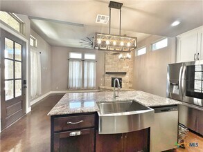 1704 Gruene Vineyard Crossing in New Braunfels, TX - Building Photo - Building Photo
