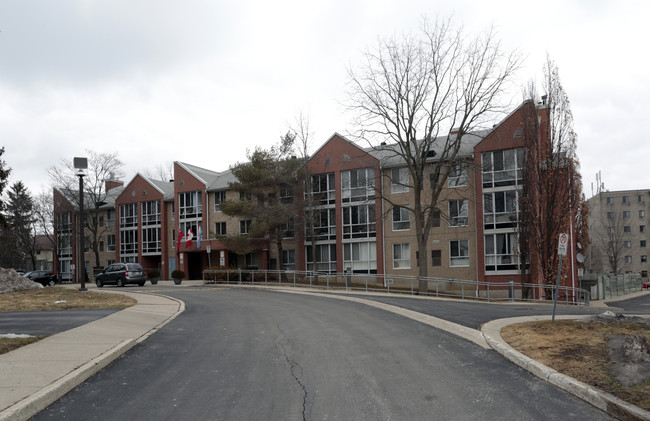 499 Westmount Rd in Kitchener, ON - Building Photo - Primary Photo