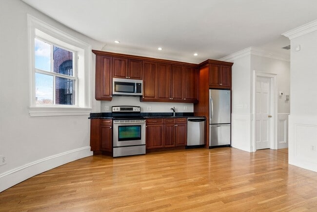 244 Beacon St, Unit 1B in Boston, MA - Foto de edificio - Building Photo