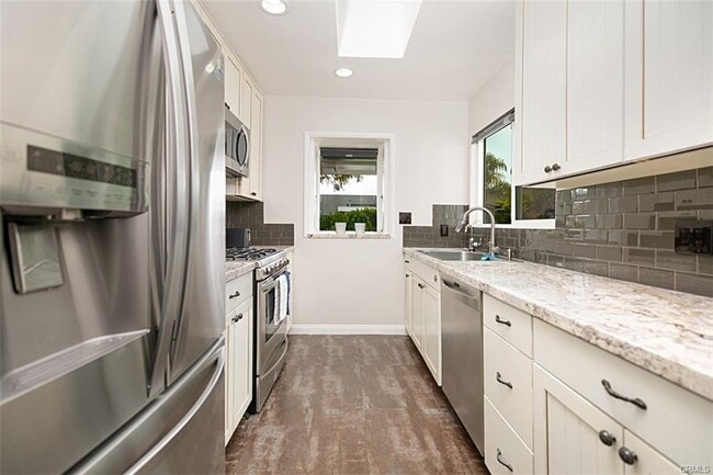 property at 967 Oriole Dr