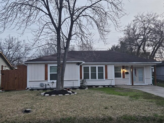 property at 5518 Oriole St