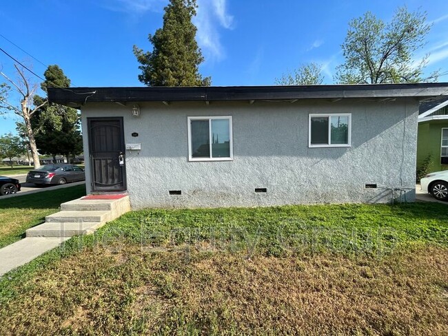 property at 220 W Cypress Ave