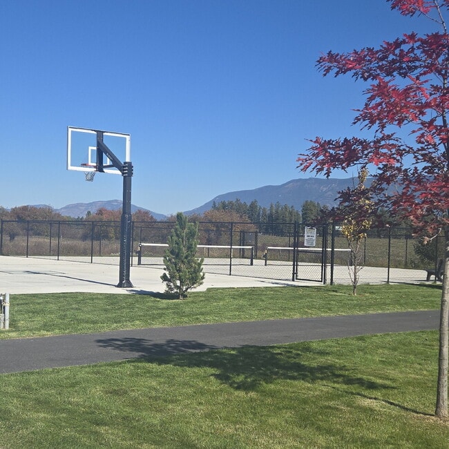 407 St Regis Dr in Kalispell, MT - Foto de edificio - Building Photo