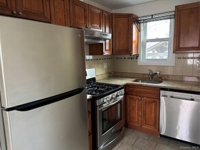 39 Buckingham Pl in Lynbrook, NY - Building Photo - Building Photo