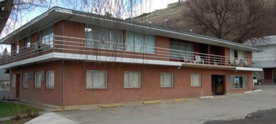 300 N Mill St in Colfax, WA - Building Photo