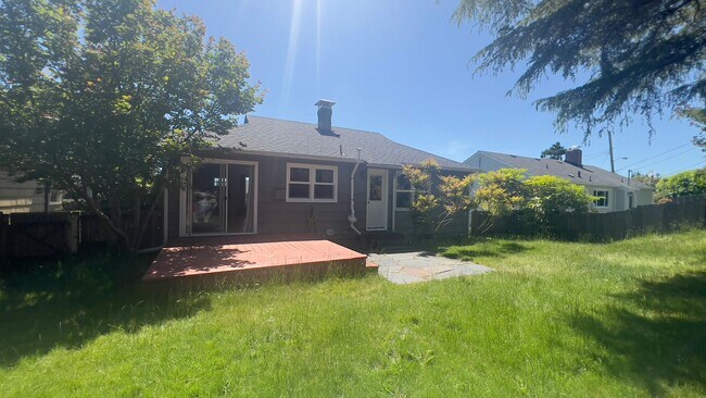 334 Altadena Ave in Astoria, OR - Building Photo - Building Photo