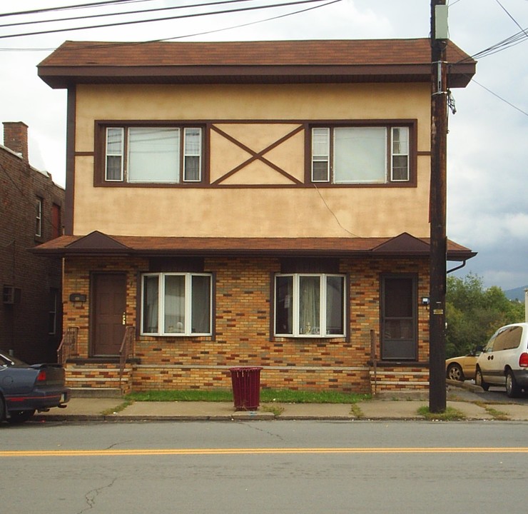 118-120 N Main St in Taylor, PA - Building Photo