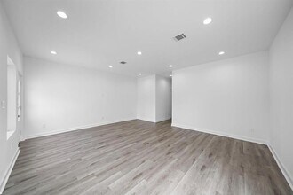 8402 Double-Unit -B in Houston, TX - Building Photo - Building Photo