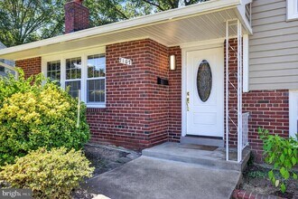 7107 Vermillion Pl in Annandale, VA - Building Photo - Building Photo
