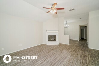 4201 S Coral Springs Dr in Fort Worth, TX - Foto de edificio - Building Photo