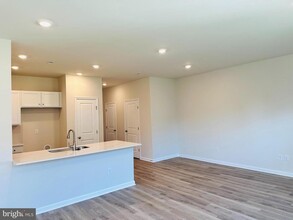 6 ELEANOR Ln in Mount Holly, NJ - Building Photo - Building Photo