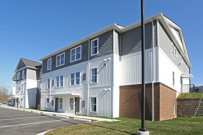 North Creek Apartments in Warrensburg, MO - Building Photo - Building Photo