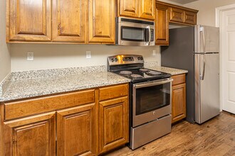 Cameron Isles Apartment Homes in Houma, LA - Foto de edificio - Interior Photo